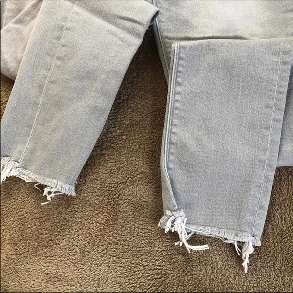 ❗️SOLD❗️Women’s distressed Express Jeans - Picture 6 of 6